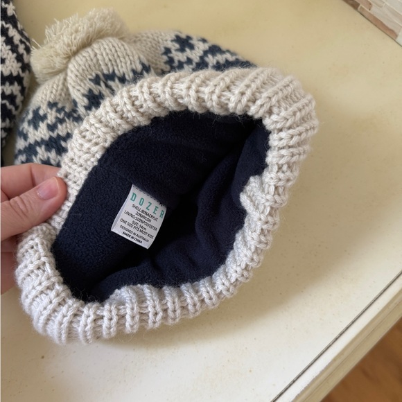 Kids Cozy Knit Beanies with Pom Pom - Picture 3 of 4